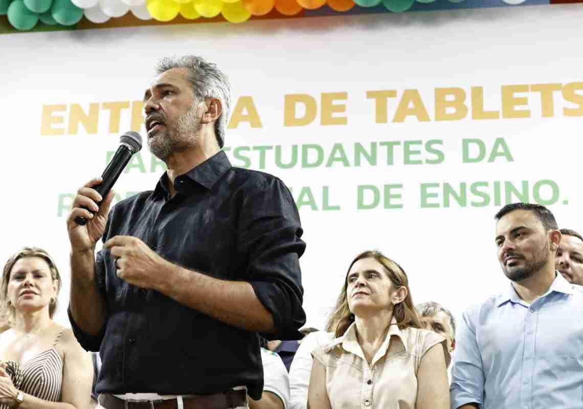 Governo do Ceará reforça inclusão digital e anuncia obras de infraestrutura em Beberibe